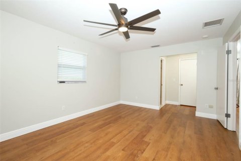 House in Longwood, Florida 3 bedrooms, 156.17 sq.m. № 2396284 - photo 21