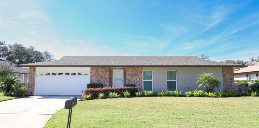 House in Longwood, Florida 3 bedrooms, 156.17 sq.m. № 2396284