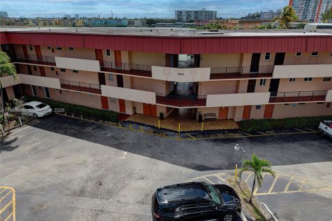 Condominio en venta en Miami, Florida, 1 dormitorio, 88.63 m2 № 2045663 - foto 12