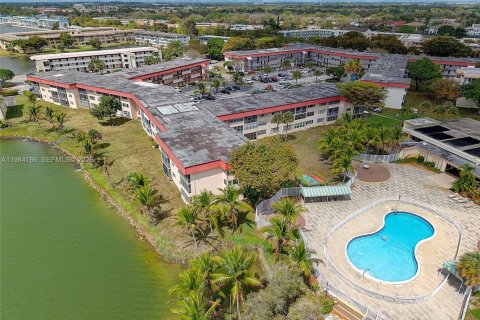 Condominio en venta en Miami, Florida, 1 dormitorio, 88.63 m2 № 2045663 - foto 16