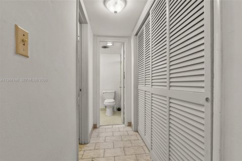 Condominio en venta en Miami, Florida, 1 dormitorio, 88.63 m2 № 2045663 - foto 8