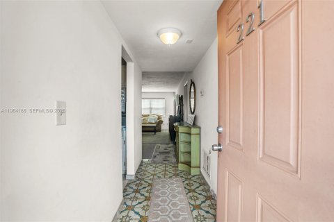 Condominio en venta en Miami, Florida, 1 dormitorio, 88.63 m2 № 2045663 - foto 20