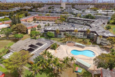 Condominio en venta en Miami, Florida, 1 dormitorio, 88.63 m2 № 2045663 - foto 13