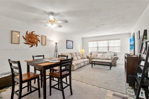 Condominio en venta en Miami, Florida, 1 dormitorio, 88.63 m2 № 2045663 - foto 24