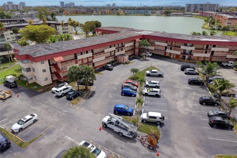 Condominio en venta en Miami, Florida, 1 dormitorio, 88.63 m2 № 2045663 - foto 10