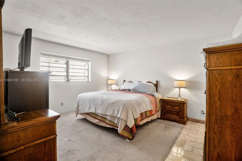 Condominio en venta en Miami, Florida, 1 dormitorio, 88.63 m2 № 2045663 - foto 4