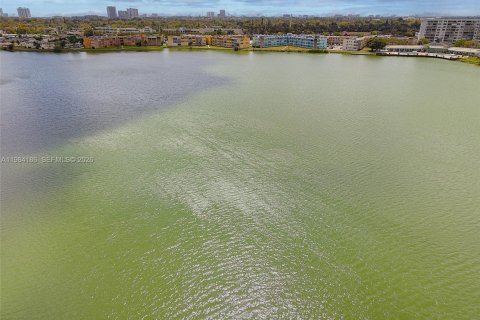 Condominio en venta en Miami, Florida, 1 dormitorio, 88.63 m2 № 2045663 - foto 18