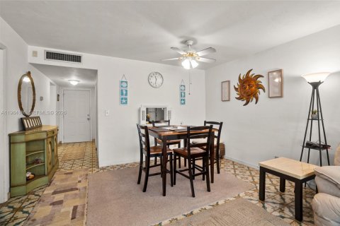 Condominio en venta en Miami, Florida, 1 dormitorio, 88.63 m2 № 2045663 - foto 27