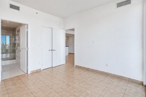 Copropriété à vendre à Miami, Floride: 1 chambre, 78.5 m2 № 2414667 - photo 4