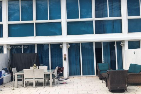 Condominio en venta en Miami Beach, Florida, 4 dormitorios, 135.64 m2 № 1694022 - foto 8