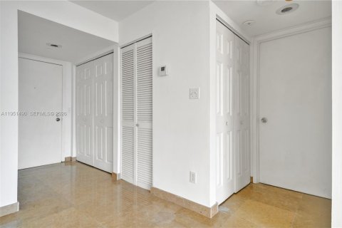 Снять в аренду кондоминиум в Майами, Флорида 1 спальня, 62.62м2, № 2006045 - фото 5