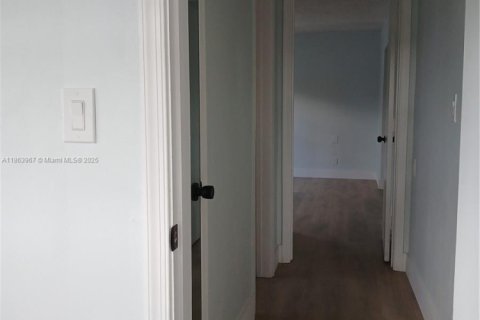 House in Tamarac, Florida 2 bedrooms, 93.09 sq.m. № 1891606 - photo 14