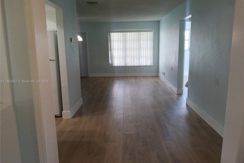 House in Tamarac, Florida 2 bedrooms, 93.09 sq.m. № 1891606 - photo 10