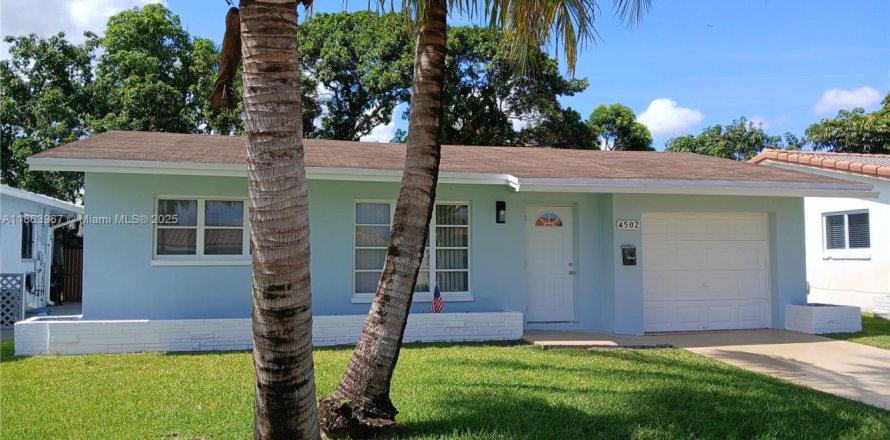 House in Tamarac, Florida 2 bedrooms, 93.09 sq.m. № 1891606