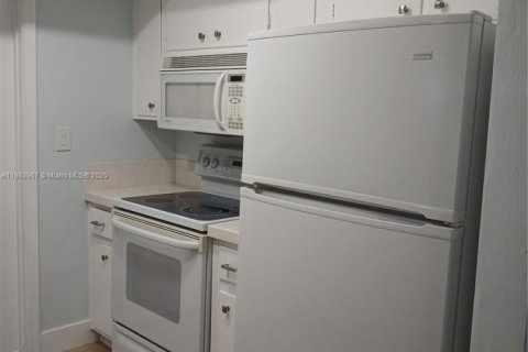 House in Tamarac, Florida 2 bedrooms, 93.09 sq.m. № 1891606 - photo 13