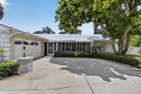 House in Hobe Sound, Florida 2 bedrooms, 166.11 sq.m. № 2246050 - photo 8