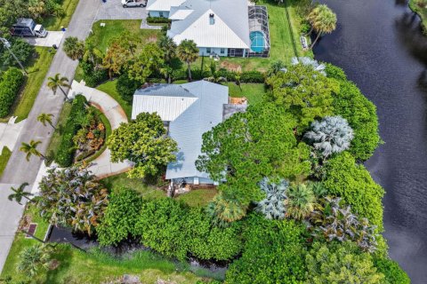 House in Hobe Sound, Florida 2 bedrooms, 166.11 sq.m. № 2246050 - photo 3