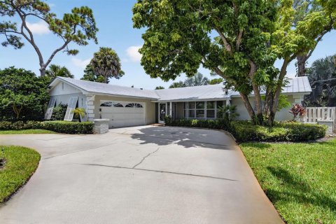 House in Hobe Sound, Florida 2 bedrooms, 166.11 sq.m. № 2246050 - photo 9