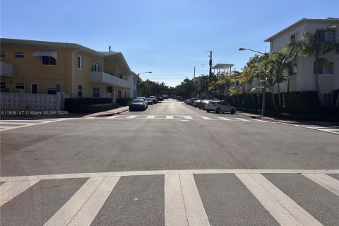 Condominio en venta en Miami Beach, Florida, 43.2 m2 № 1748337 - foto 11