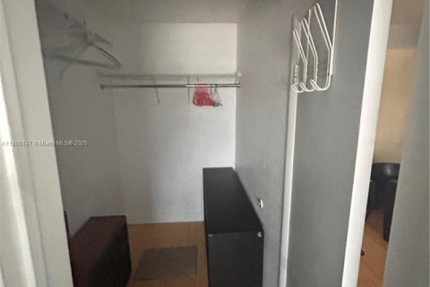 Condominio en venta en Miami Beach, Florida, 43.2 m2 № 1748337 - foto 8