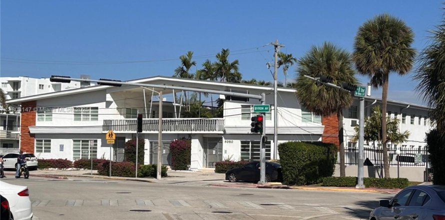 Estudio en el Condominio en Miami Beach, Florida  № 1748337