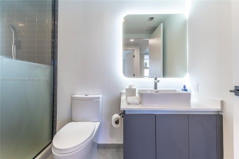 Condo in Miami, Florida, 1 bedroom  № 1861328 - photo 17