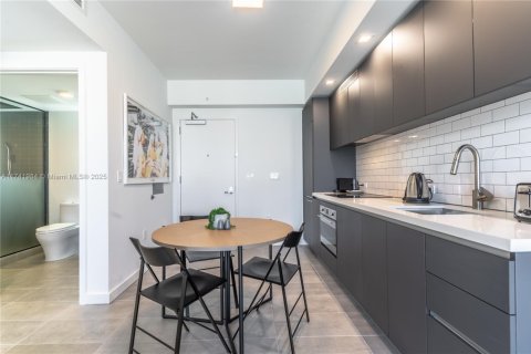 Condo in Miami, Florida, 1 bedroom  № 1861328 - photo 5
