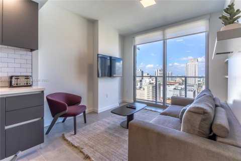 Condo in Miami, Florida, 1 bedroom  № 1861328 - photo 7
