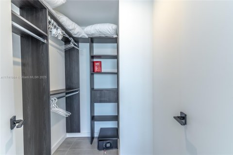 Condo in Miami, Florida, 1 bedroom  № 1861328 - photo 23