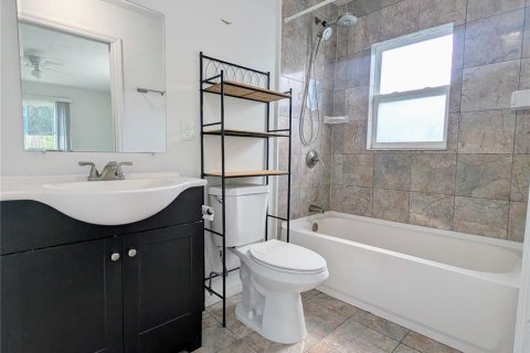House in Saint Petersburg, Florida 3 bedrooms, 141.21 sq.m. № 1831635 - photo 24