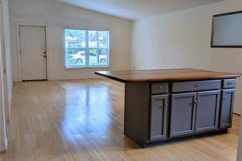 House in Saint Petersburg, Florida 3 bedrooms, 141.21 sq.m. № 1831635 - photo 7