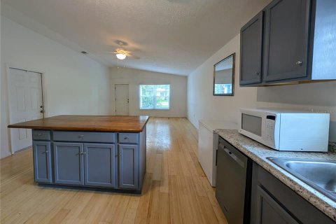 House in Saint Petersburg, Florida 3 bedrooms, 141.21 sq.m. № 1831635 - photo 11