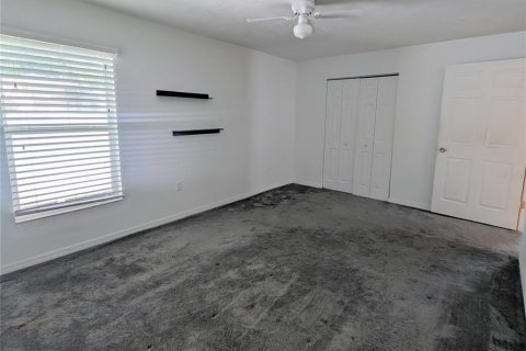 House in Saint Petersburg, Florida 3 bedrooms, 141.21 sq.m. № 1831635 - photo 15
