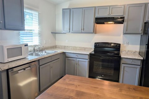 House in Saint Petersburg, Florida 3 bedrooms, 141.21 sq.m. № 1831635 - photo 12