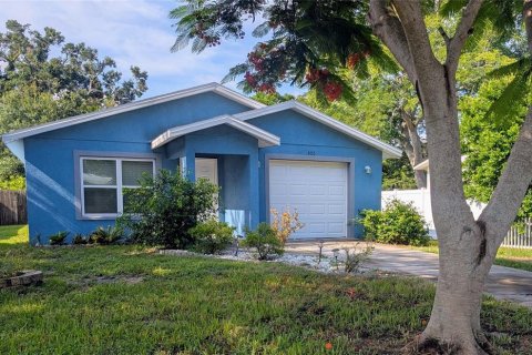 House in Saint Petersburg, Florida 3 bedrooms, 141.21 sq.m. № 1831635 - photo 3
