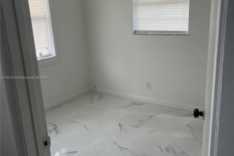House in West Park, Florida 6 bedrooms, 172.33 sq.m. № 1799004 - photo 8