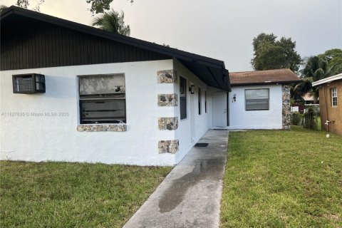 House in West Park, Florida 6 bedrooms, 172.33 sq.m. № 1799004 - photo 7