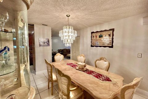 Casa en venta en North Lauderdale, Florida, 3 dormitorios, 137.12 m2 № 2254474 - foto 9