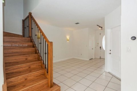 Townhouse in Miami, Florida 3 bedrooms, 147.99 sq.m. № 2065469 - photo 2
