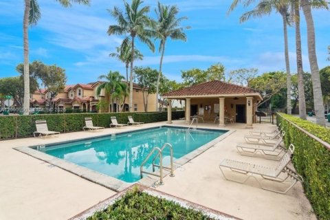 Townhouse in Miami, Florida 3 bedrooms, 147.99 sq.m. № 2065469 - photo 10