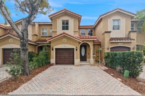 Townhouse in Miami, Florida 3 bedrooms, 147.99 sq.m. № 2065469