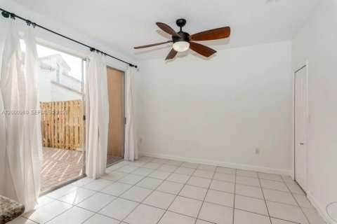 Townhouse in Miami, Florida 3 bedrooms, 147.99 sq.m. № 2065469 - photo 3