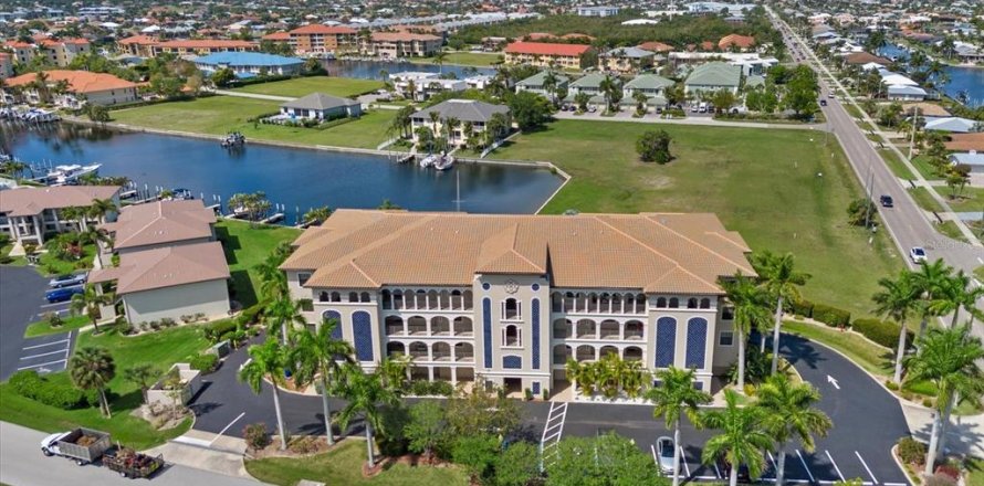 Condominio en Punta Gorda, Florida, 3 dormitorios  № 2157510
