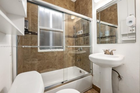 Copropriété à vendre à Coral Gables, Floride: 32.61 m2 № 1968931 - photo 13