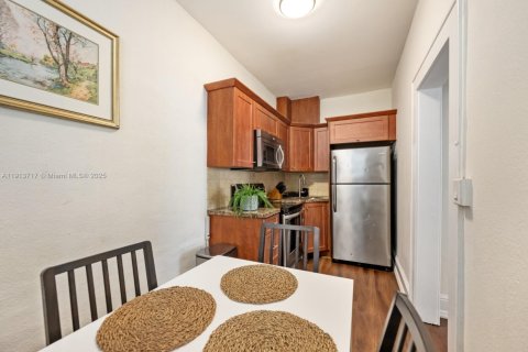 Copropriété à vendre à Coral Gables, Floride: 32.61 m2 № 1968931 - photo 12