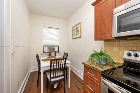 Copropriété à vendre à Coral Gables, Floride: 32.61 m2 № 1968931 - photo 10