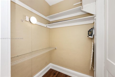 Copropriété à vendre à Coral Gables, Floride: 32.61 m2 № 1968931 - photo 15