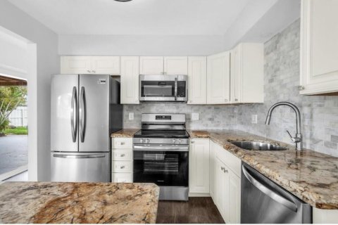 Villa ou maison à louer à Fort Lauderdale, Floride: 3 chambres, 126.72 m2 № 2087983 - photo 3