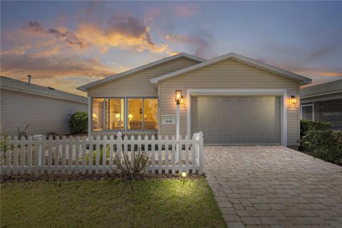 House in The Villages, Florida 2 bedrooms, 107.4 sq.m. № 2299583
