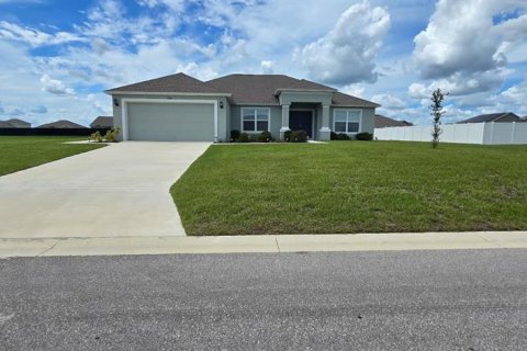 House in Babson Park, Florida 4 bedrooms, 171.78 sq.m. № 1908518 - photo 1